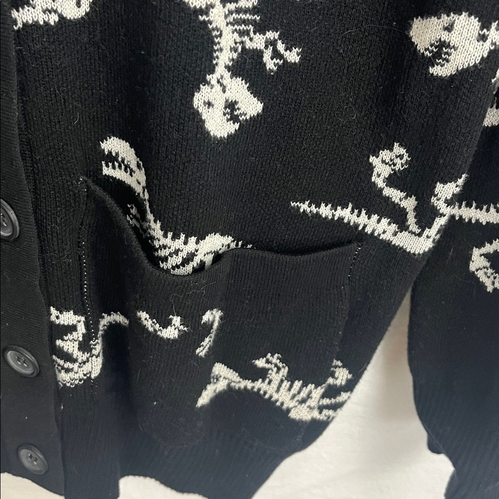 Black Dinosaur Patterned L Sweater Medium - image 4